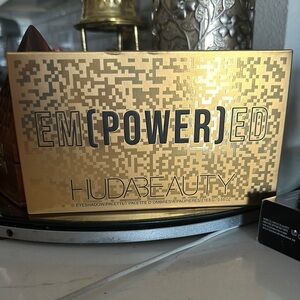 Huda Beauty EM(POWER)ED Eyeshadow Palette